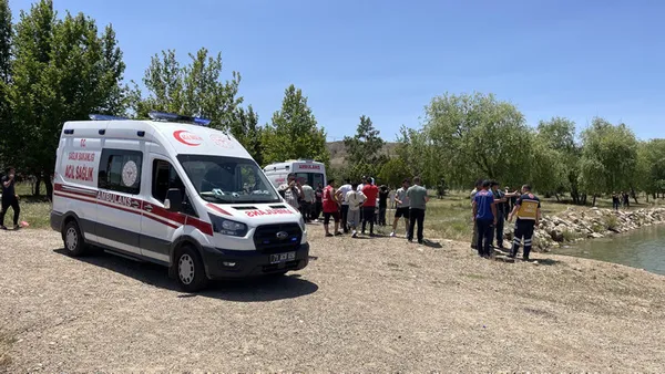 kacan-toplarini-almak-icin-kizilirmaka-giren-3-cocuk-kayboldu-1688039504570.jpg Kaçan toplarını almak için Kızılırmak'a giren 3 çocuktan acı haber! Çocuklardan geriye oynadıkları top kaldı...-3