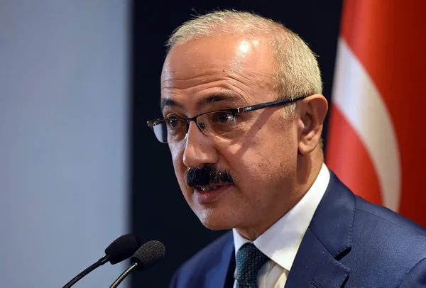 son-dakika-haberi-yeni-hazine-ve-maliye-bakani-lutfi-elvandan-ilk-aciklama-1605016197667.jpg SON DAKİKA HABERİ: Yeni Hazine ve Maliye Bakanı Lütfi Elvan'dan ilk mesaj: Önümüzdeki dönem...-4