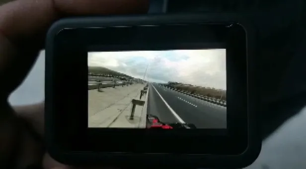 Hız yapan motosiklet sürücüsü kendi ölümünü kaydetti! Kaza anı kamerada-2