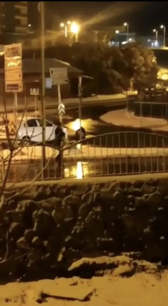 Pendik’de 4 kişinin ölümden döndüğü kaza kamerada-4