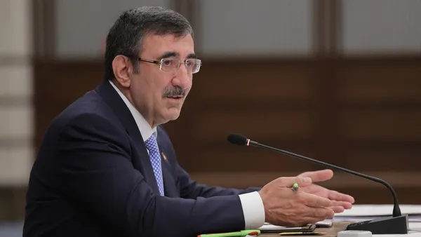 Son dakika: Cumhurbaşkanı Yardımcısı Cevdet Yılmaz'dan OVP açıklaması: Perspektifimiz tek haneli enflasyon-2
