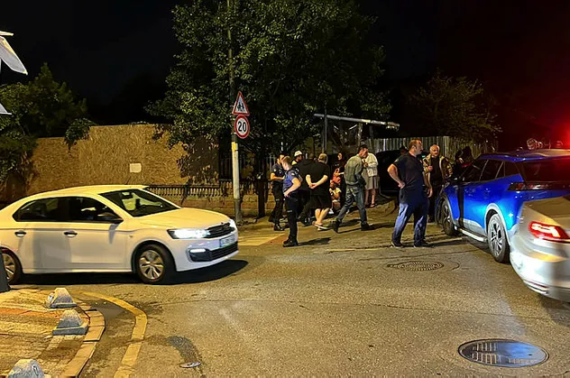 Üsküdar'da korkutan kaza! İki araç birbirine girdi: 2'si çocuk 3 yaralı