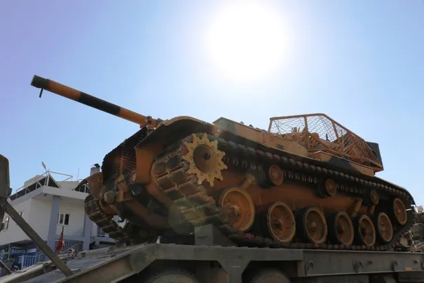 Suriye sınırına zırhlı araç sevkiyatı