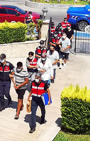 Jandarma ve MİT'ten FETÖ operasyonu! Motor yatla kaçmak isterken yakalandılar