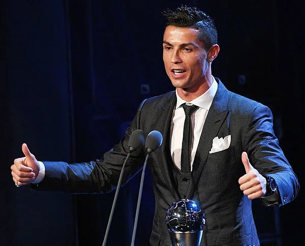 Cristiano Ronaldo hamile sevgilisini aldattı-5
