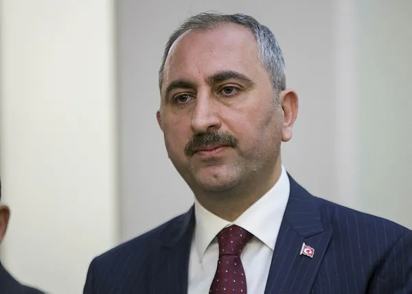 son-dakika-adalet-bakani-abdulhamit-gulden-karantina-uyarisi-ceza-kanununa-gore-suctur-1584440155911.jpg Son dakika: Adalet Bakanı Abdülhamit Gül'den karantina uyarısı! "Ceza kanununa göre suçtur"-1
