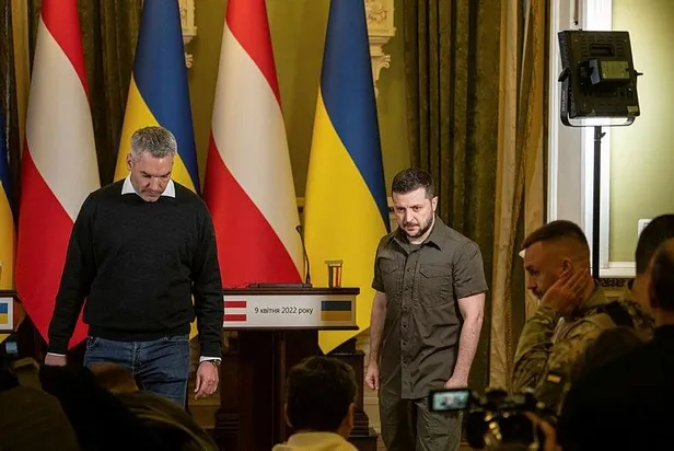 avusturya-basbakani-karl-nehammer-moskovada-putin-ile-gorusecek-baskan-erdogani-bilgilendirdi-1649625324764.jpeg Avusturya Başbakanı Karl Nehammer Moskova'da Putin ile görüşecek! Başkan Erdoğan'ı bilgilendirdi...-3