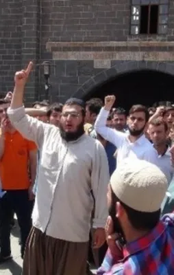 Diyarbakır Ulucami'de cuma namazında provakasyon