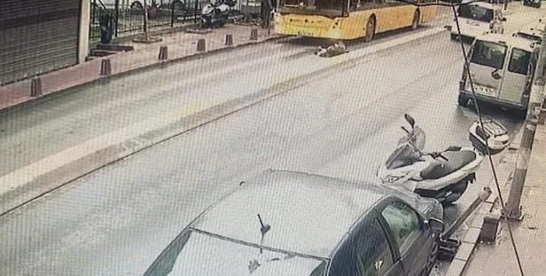 İstanbul’da İETT kazası kamerada: Otobüsün çarptığı kadın ağır yaralandı-4