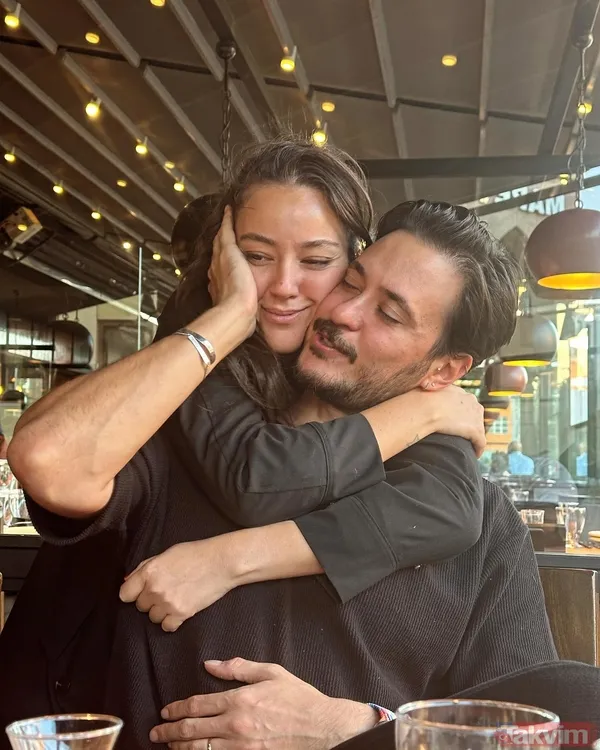 8 yıl önce evlenmişlerdi! Pelin Akil ile Anıl Altan boşanıyor mu? İlk açıklama geldi! İkiz annesi Pelin Akil kafa karıştırdı - 9