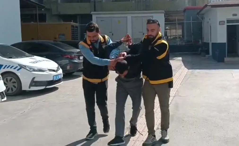 iskenderunda-satirli-saldiri-yemek-yok-cevabi-sonrasi-teror-estirdi-1776862276630.jpeg İskenderun’da satırlı saldırı: Yemek yok cevabı sonrası terör estirdi-3