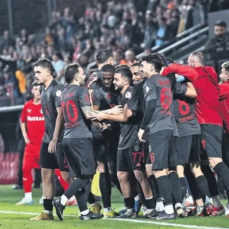 Lider uzatmada güldü