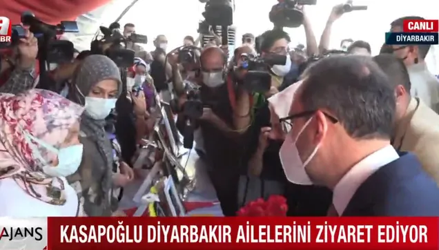 Son dakika: Bakan Kasapoğlu'ndan evlat nöbetindeki ailelere destek ziyareti