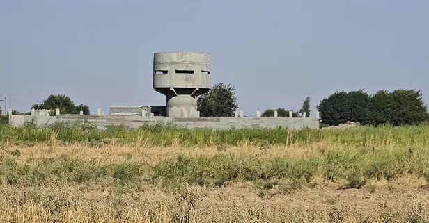 Bu neyin hazırlığı... Yakalandılar: ABD destekli terör örgütü PKK/YPG kulesi! Gasp ettikleri arazilere diktiler...