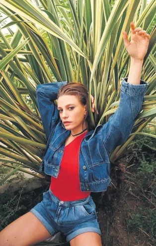 Serenay Sarıkaya işsiz bıraktı! Estetik operasyonu duyulunca hastane çalışanı kovuldu...