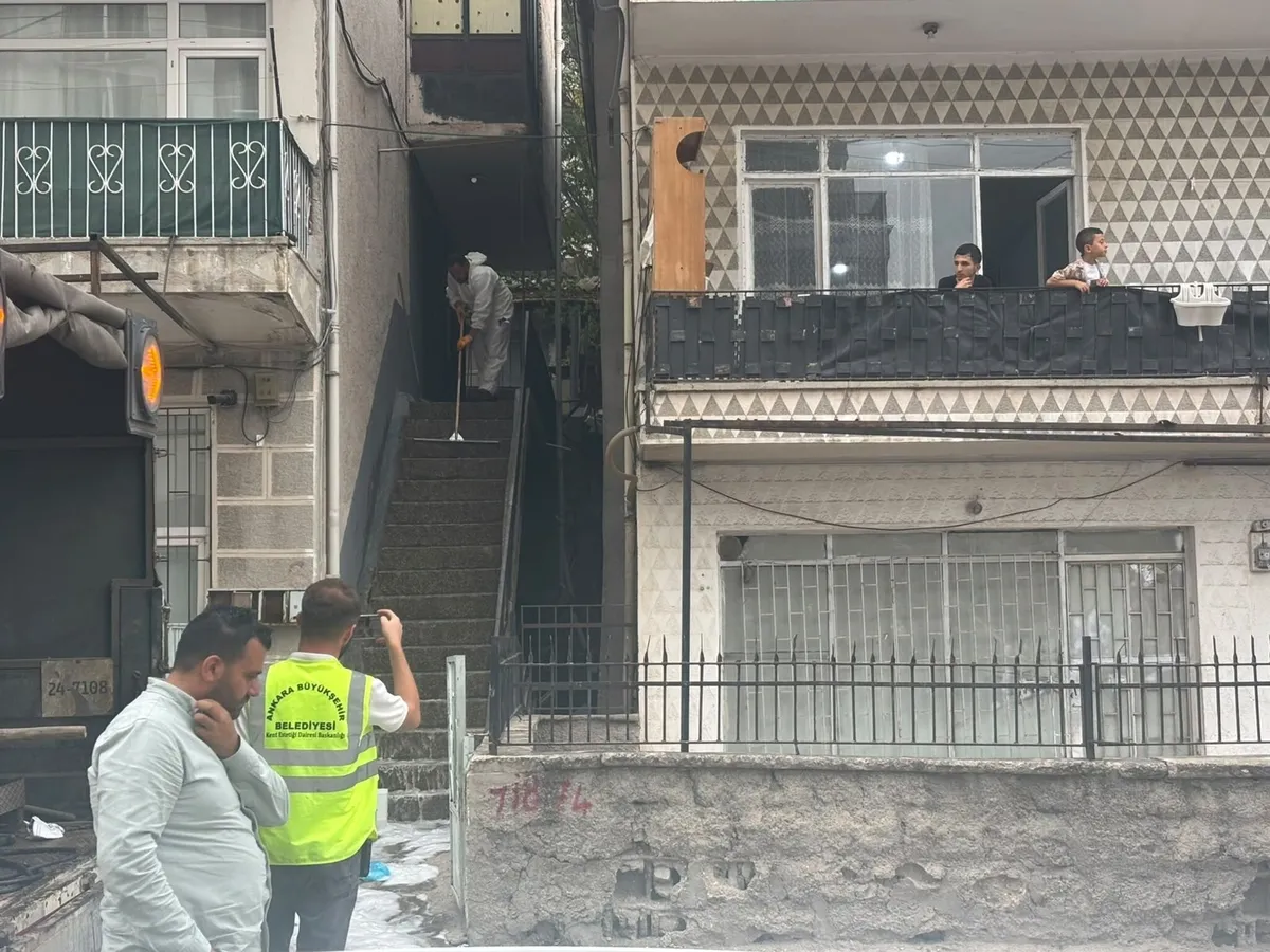 yenimahalledeki-cinayetin-detaylari-ortaya-cikti-3-kisi-tabanca-ve-bicakla-oldurulmus-1790081817569.jpeg Ankara'da 3 kişiyi öldüren Kadir Çiçek, polisin "teslim ol" çağrısı sonrası intihar etti-5