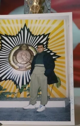 Kahraman şehidimiz Fethi Sekin’in 1995 yılında meslekte çektirdiği ilk fotoğrafı ortaya çıktı! Duygulandıran not