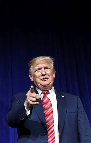 Donald Trump'ın cebinden çıkan gizli belge dünya gündemine oturdu