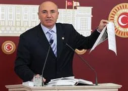 Protesto ettiği otelde partisi kokteyl verdi