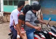 Dünya Hindistandaki bu olayı konuşuyor! Ölen annelerini motosikletle taşıdılar