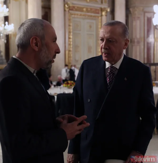 Hakan Ural Dolmabahçe Sarayı’nda gerçekleşen iftardan Başkan Recep Tayyip Erdoğan ile fotoğrafını paylaştı: "Sevmek ayıp mı yahu" - 25
