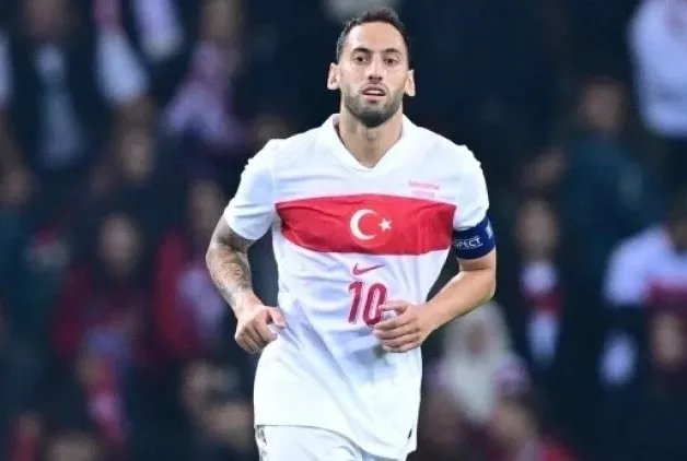 Hakan Çalhanoğlu Bülent Korkmaz’ı geçti