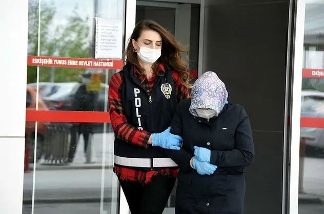 Eskişehir'deki iğrenç olayda karar! Kızını cinsel ilişkiye zorlayan anneye 28 yıl, sevgiliye ise 20 yıl hapis