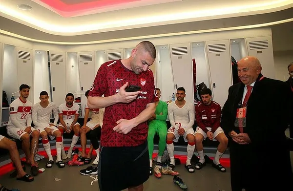 Milli Takım’ın 4-2’lik zaferi dış basında geniş yankı uyandırdı: Türkiye Hollanda'yı rezil etti-7