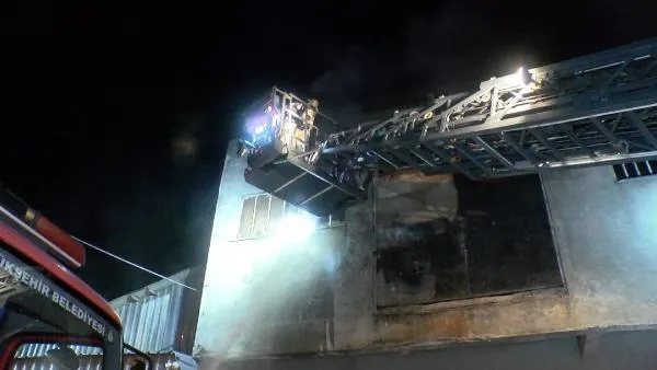 İstanbul'da banyo malzemesi üreten fabrikada yangın-4