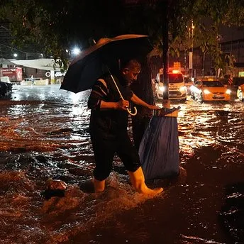 Ankara’da sağanak yağış hayatı felç etti! Metrekareye 60 kilogramdan fazla yağış düştü