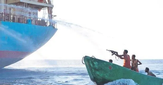 Haydutlar balıkçı gibi geldi: Türk gemisine yapılan baskının görüntüleri ortaya çıktı