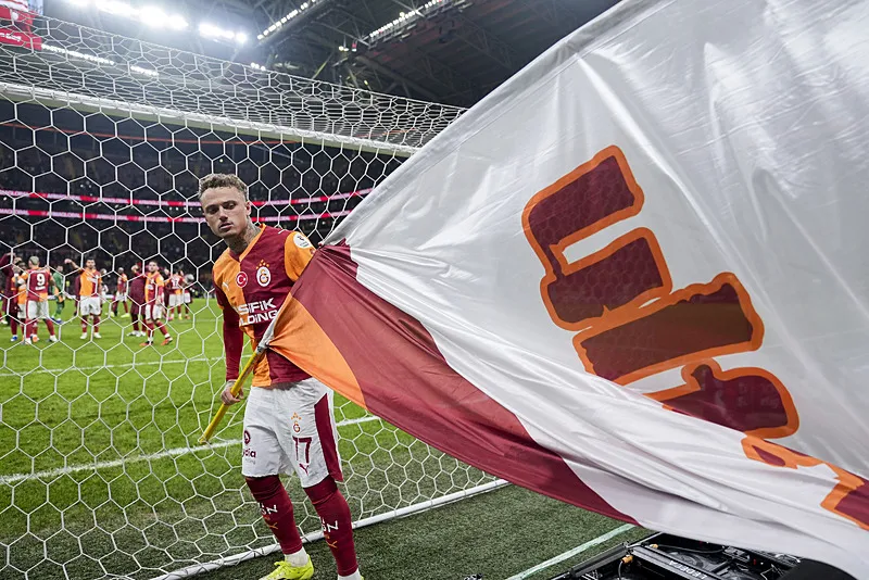 Fenerbahçe'nin eski hocası transferde Galatasaray'ın yıldızını istedi! - 21