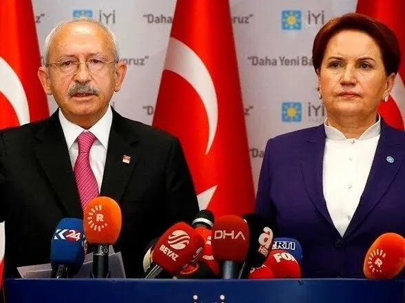 esgalsiz-masadaki-adaylik-savaslari-golgesinde-chpden-kemal-kilicdaroglu-dayatmasi-meral-aksener-ne-diyecek-1658940503926.jpeg