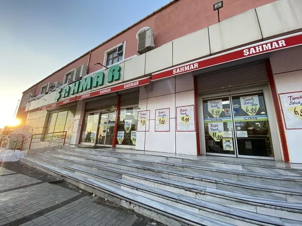 sahmar-marketler-grubu-bir-gecede-kapandi-tedarikciler-elleri-bos-dondu-1625206062105.jpg Şahmar Marketler Grubu bir gecede kapandı! Tedarikçiler elleri boş döndü-5