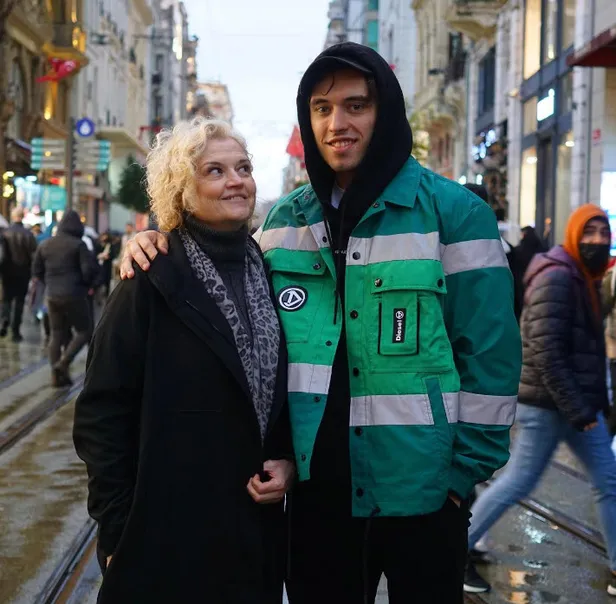 Masterchef Emir'in babası çıka çıka o Milli futbolcu çıktı cool çocuğun büyük dramı! Emir babasının kopyası meğer Fatih Terim...-6