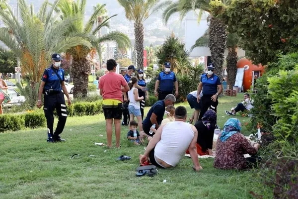 zabita-park-ve-refujlerde-tatil-yapanlara-ve-kamu-duzenini-bozacak-davranis-sergileyenlere-ceza-yazdi-1627074051389.jpg
