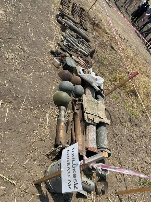 ermenistanin-isgal-ettigi-karabagdan-cekilmeden-once-uzum-baglarini-ve-tarlalari-patlayicilarla-yok-ettigi-ortaya-cikti-1630522635713.jpeg Ermenistan'ın işgal ettiği Karabağ'dan çekilmeden önce üzüm bağlarını ve tarlaları patlayıcılarla yok ettiği ortaya çıktı!-7