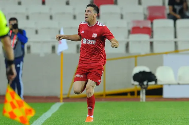 4 büyüklerin transfer listesindeydi! Mert Hakan Yandaş transfer ateşini yaktı