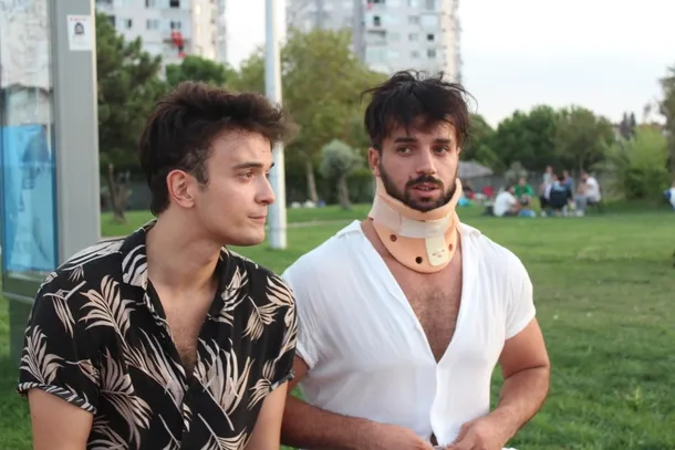 sosyal-medya-fenomeni-izlenme-icin-olumden-dondu-sus-havuzuna-kafa-ustu-cakildi-1662364248314.jpg Sosyal medya fenomeni izlenme için ölümden döndü! Süs havuzuna kafa üstü çakıldı-2