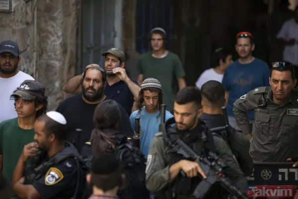 Siyonist işgalcilerden İsrail polisi eşliğinde Mescid-i Aksa'ya alçak baskın - 11