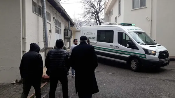 feci-olum-10uncu-kattan-dusen-12-yasindaki-cocuk-kurtarilamadi-1642248427650.jpg Feci ölüm! 10'uncu kattan düşen 12 yaşındaki çocuk kurtarılamadı-5