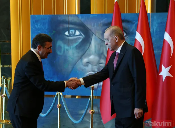 Külliye'de '30 Ağustos' kabulleri! Başkan Erdoğan'dan Türkiye'nin ilk kadın amirali Gökçen Fırat'a: Sen benim hemşehrimdin he? - 12