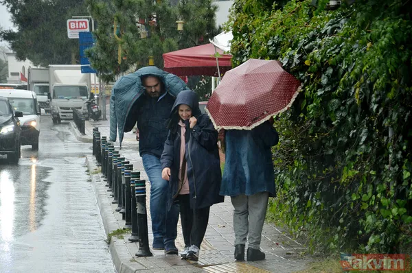 Meteoroloji İstanbul'u uyarmıştı! Beykoz'da yollar göle döndü, sürücüler zor anlar yaşadı - 5