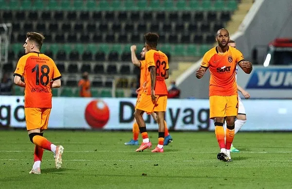 galatasarayin-4-1-yanini-sampiyonluk-atesi-sardi-1620775282283.jpeg