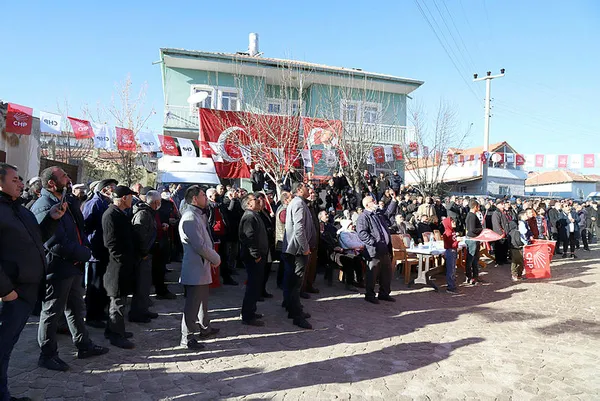 veli-agbaba-adayi-sordu-chpliler-kemal-kilicdaroglu-diye-bagirdi-ekrem-imamoglu-ve-mansur-yavas-oyun-disi-kaldi-1640600795757.jpg Veli Ağbaba adayı sordu ama CHP'liler zorla "Kemal Kılıçdaroğlu" dedi!-3