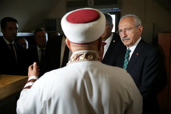 muhalefetin-koltuk-kavgasi-sozcu-gazetesi-yazariyilmaz-ozdilin-cumhurbaskani-adayi-ekrem-imamoglu-1632830227707.jpg Muhalefetin koltuk kavgası... Sözcü Gazetesi yazarı Yılmaz Özdil'in cumhurbaşkanı adayı Ekrem İmamoğlu-5