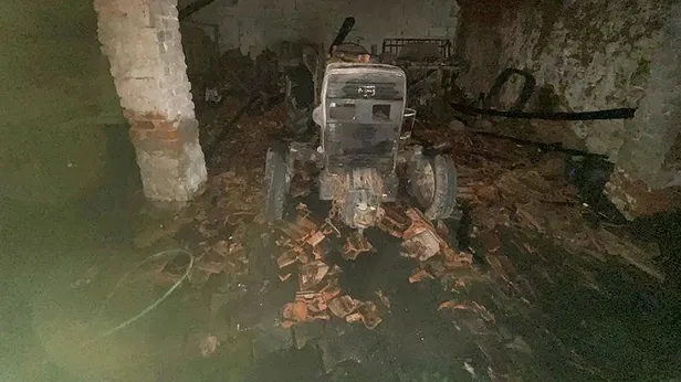 Manisa'da bir depoda çıkan yangın 200 bin TL'lik hasara neden oldu-3