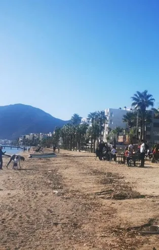 Güzel havayı fırsat bilenler sahillere koştu