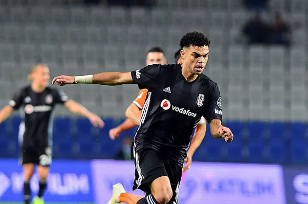 Beşiktaş'ın en büyük pişmanlığı: Pepe! Yaşlı diye gönderildi ama Porto'da döktürüyor