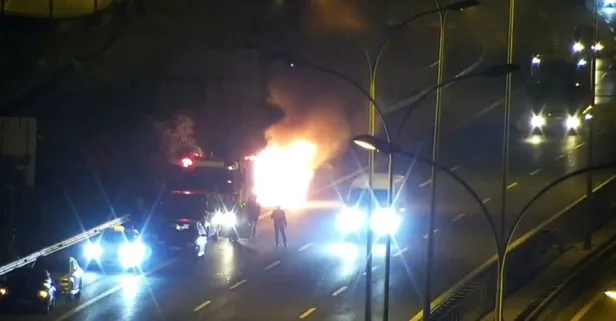 Son dakika: Sultanbeyli’de otomobil alev alev yandı